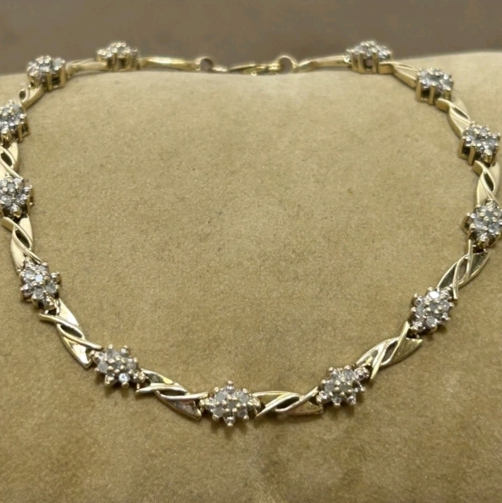 Charming Yellow Gold Diamond Cluster Bracelet